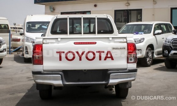 Acheter Import Voiture Toyota Hilux Blanc à Import - Dubai, Anse-la-Raye Acheter Import Voiture Toyota Hilux Blanc à Import - Dubai, Anse-la-Raye