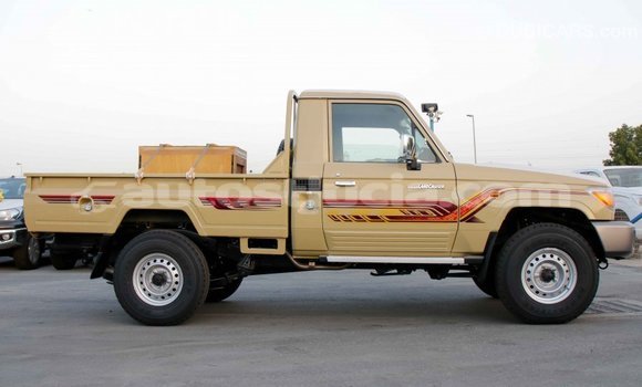 Buy Import Toyota Land Cruiser Beige Car in Import - Dubai in Anse-la-Raye Buy Import Toyota Land Cruiser Beige Car in Import - Dubai in Anse-la-Raye