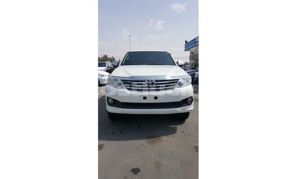 Acheter Import Voiture Toyota Fortuner Blanc à Import - Dubai, Anse-la-Raye Acheter Import Voiture Toyota Fortuner Blanc à Import - Dubai, Anse-la-Raye