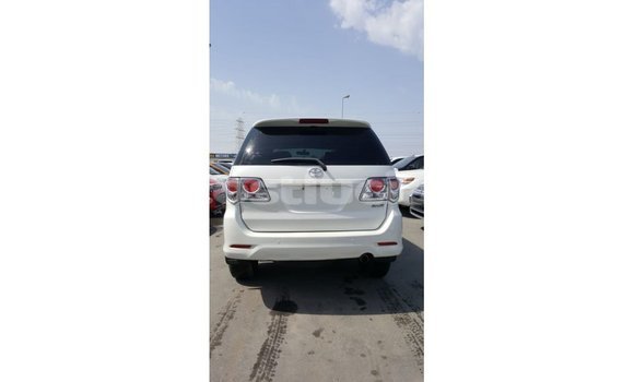 Acheter Import Voiture Toyota Fortuner Blanc à Import - Dubai, Anse-la-Raye Acheter Import Voiture Toyota Fortuner Blanc à Import - Dubai, Anse-la-Raye