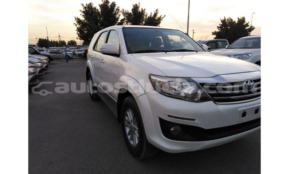 Acheter Import Voiture Toyota Fortuner Blanc à Import - Dubai, Anse-la-Raye Acheter Import Voiture Toyota Fortuner Blanc à Import - Dubai, Anse-la-Raye