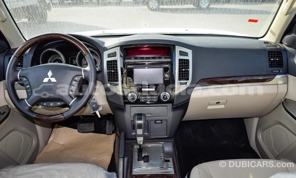 Acheter Import Voiture Mitsubishi Pajero Blanc à Import - Dubai, Anse-la-Raye Acheter Import Voiture Mitsubishi Pajero Blanc à Import - Dubai, Anse-la-Raye
