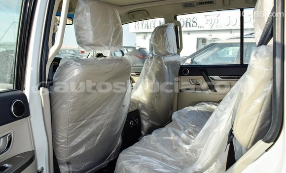 Acheter Import Voiture Mitsubishi Pajero Blanc à Import - Dubai, Anse-la-Raye Acheter Import Voiture Mitsubishi Pajero Blanc à Import - Dubai, Anse-la-Raye