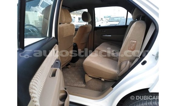 Acheter Import Voiture Toyota Fortuner Blanc à Import - Dubai, Anse-la-Raye Acheter Import Voiture Toyota Fortuner Blanc à Import - Dubai, Anse-la-Raye