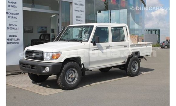 Acheter Import Voiture Toyota Land Cruiser Blanc à Import - Dubai, Anse-la-Raye Acheter Import Voiture Toyota Land Cruiser Blanc à Import - Dubai, Anse-la-Raye
