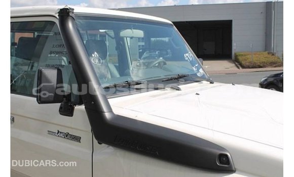 Acheter Import Voiture Toyota Land Cruiser Blanc à Import - Dubai, Anse-la-Raye Acheter Import Voiture Toyota Land Cruiser Blanc à Import - Dubai, Anse-la-Raye