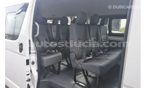 Acheter Import Voiture Toyota Hiace Blanc à Import - Dubai, Anse-la-Raye Acheter Import Voiture Toyota Hiace Blanc à Import - Dubai, Anse-la-Raye