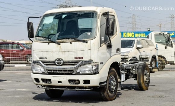 Acheter Import Utilitaire Hino 300 Series Blanc à Import - Dubai, Anse-la-Raye Acheter Import Utilitaire Hino 300 Series Blanc à Import - Dubai, Anse-la-Raye