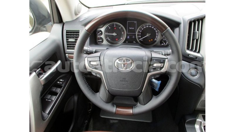Big with watermark toyota land cruiser anse la raye import dubai 2723