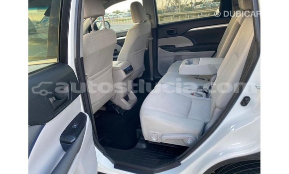 Acheter Import Voiture Toyota Highlander Blanc à Import - Dubai, Anse-la-Raye Acheter Import Voiture Toyota Highlander Blanc à Import - Dubai, Anse-la-Raye
