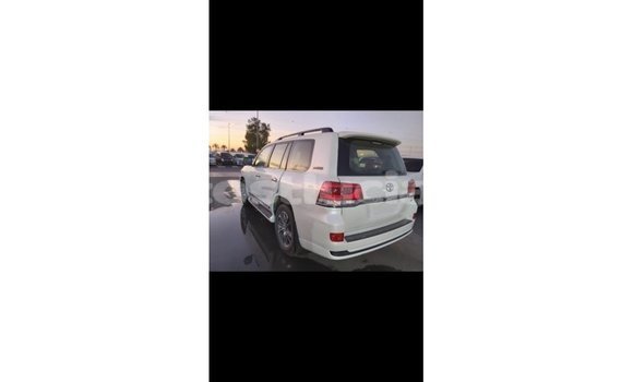 Buy Import Toyota Land Cruiser White Car in Import - Dubai in Anse-la-Raye Buy Import Toyota Land Cruiser White Car in Import - Dubai in Anse-la-Raye