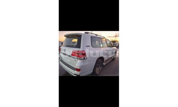 Buy Import Toyota Land Cruiser White Car in Import - Dubai in Anse-la-Raye Buy Import Toyota Land Cruiser White Car in Import - Dubai in Anse-la-Raye