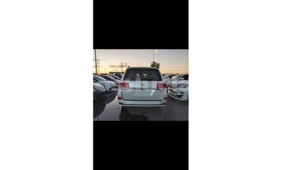 Buy Import Toyota Land Cruiser White Car in Import - Dubai in Anse-la-Raye Buy Import Toyota Land Cruiser White Car in Import - Dubai in Anse-la-Raye
