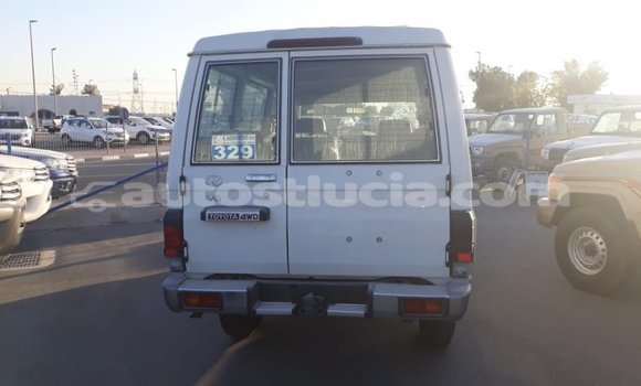 Buy Import Toyota Land Cruiser White Car in Import - Dubai in Anse-la-Raye Buy Import Toyota Land Cruiser White Car in Import - Dubai in Anse-la-Raye