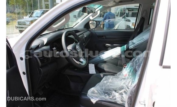 Acheter Import Voiture Toyota Hilux Blanc à Import - Dubai, Anse-la-Raye Acheter Import Voiture Toyota Hilux Blanc à Import - Dubai, Anse-la-Raye