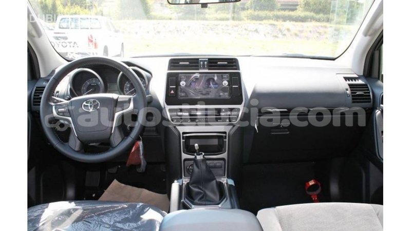 Big with watermark toyota hilux anse la raye import dubai 2779