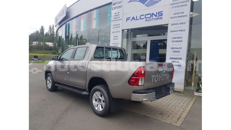 Big with watermark toyota hilux anse la raye import dubai 2792