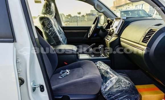 Buy Import Toyota Land Cruiser White Car in Import - Dubai in Anse-la-Raye Buy Import Toyota Land Cruiser White Car in Import - Dubai in Anse-la-Raye