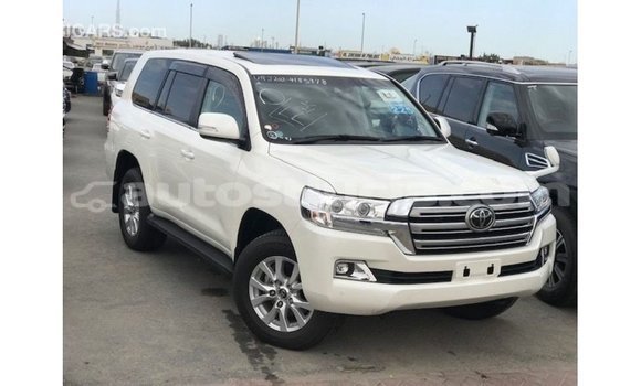 Acheter Import Voiture Toyota Land Cruiser Blanc à Import - Dubai, Anse-la-Raye Acheter Import Voiture Toyota Land Cruiser Blanc à Import - Dubai, Anse-la-Raye