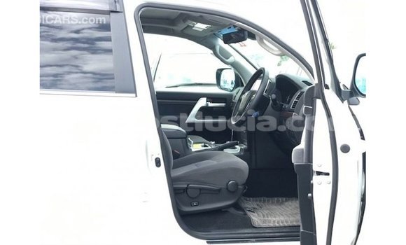 Acheter Import Voiture Toyota Land Cruiser Blanc à Import - Dubai, Anse-la-Raye Acheter Import Voiture Toyota Land Cruiser Blanc à Import - Dubai, Anse-la-Raye