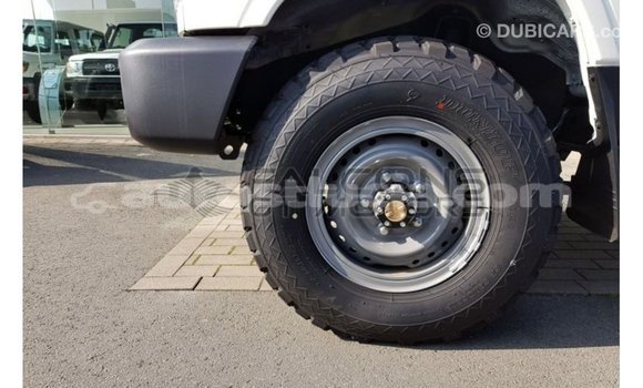 Buy Import Toyota Land Cruiser White Car in Import - Dubai in Anse-la-Raye Buy Import Toyota Land Cruiser White Car in Import - Dubai in Anse-la-Raye