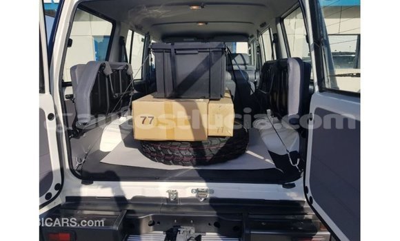 Acheter Import Voiture Toyota Land Cruiser Blanc à Import - Dubai, Anse-la-Raye Acheter Import Voiture Toyota Land Cruiser Blanc à Import - Dubai, Anse-la-Raye