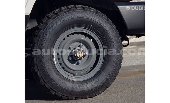 Acheter Import Voiture Toyota Land Cruiser Blanc à Import - Dubai, Anse-la-Raye Acheter Import Voiture Toyota Land Cruiser Blanc à Import - Dubai, Anse-la-Raye