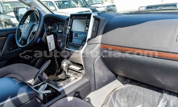Buy Import Toyota Land Cruiser White Car in Import - Dubai in Anse-la-Raye Buy Import Toyota Land Cruiser White Car in Import - Dubai in Anse-la-Raye
