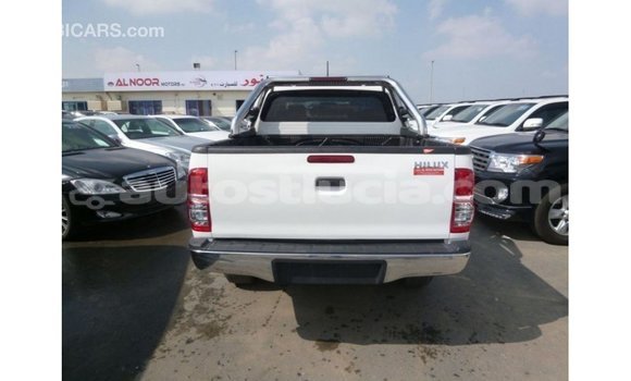 Acheter Import Voiture Toyota Hilux Blanc à Import - Dubai, Anse-la-Raye Acheter Import Voiture Toyota Hilux Blanc à Import - Dubai, Anse-la-Raye