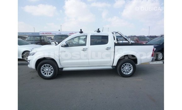 Acheter Import Voiture Toyota Hilux Blanc à Import - Dubai, Anse-la-Raye Acheter Import Voiture Toyota Hilux Blanc à Import - Dubai, Anse-la-Raye