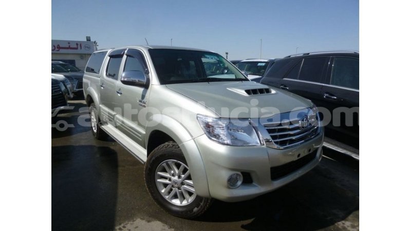Big with watermark toyota hilux anse la raye import dubai 2933