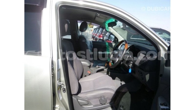Big with watermark toyota hilux anse la raye import dubai 2933