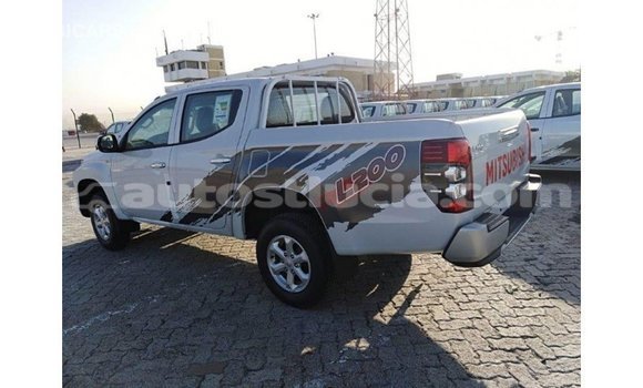 Buy Import Mitsubishi L200 White Car in Import - Dubai in Anse-la-Raye Buy Import Mitsubishi L200 White Car in Import - Dubai in Anse-la-Raye