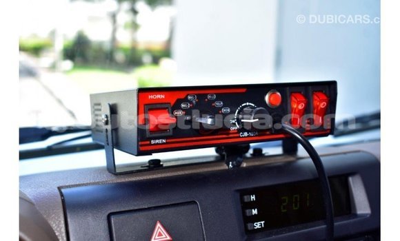 Acheter Import Voiture Toyota Land Cruiser Blanc à Import - Dubai, Anse-la-Raye Acheter Import Voiture Toyota Land Cruiser Blanc à Import - Dubai, Anse-la-Raye