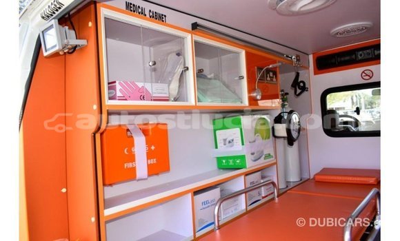 Acheter Import Voiture Toyota Land Cruiser Blanc à Import - Dubai, Anse-la-Raye Acheter Import Voiture Toyota Land Cruiser Blanc à Import - Dubai, Anse-la-Raye