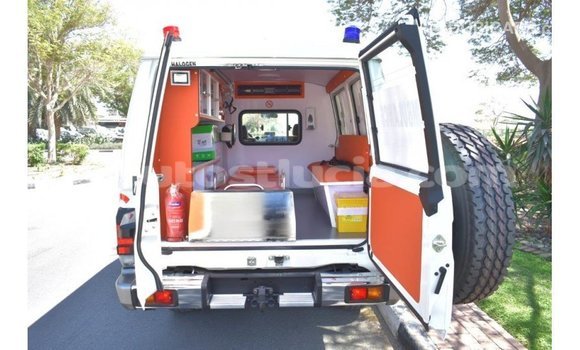 Acheter Import Voiture Toyota Land Cruiser Blanc à Import - Dubai, Anse-la-Raye Acheter Import Voiture Toyota Land Cruiser Blanc à Import - Dubai, Anse-la-Raye