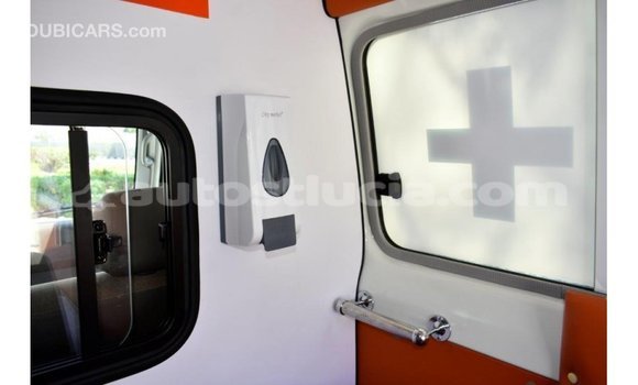 Acheter Import Voiture Toyota Land Cruiser Blanc à Import - Dubai, Anse-la-Raye Acheter Import Voiture Toyota Land Cruiser Blanc à Import - Dubai, Anse-la-Raye