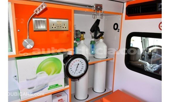 Acheter Import Voiture Toyota Land Cruiser Blanc à Import - Dubai, Anse-la-Raye Acheter Import Voiture Toyota Land Cruiser Blanc à Import - Dubai, Anse-la-Raye