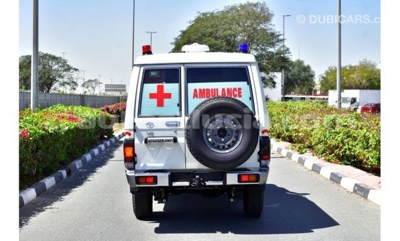 Acheter Import Voiture Toyota Land Cruiser Blanc à Import - Dubai, Anse-la-Raye Acheter Import Voiture Toyota Land Cruiser Blanc à Import - Dubai, Anse-la-Raye