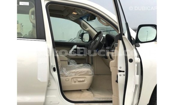 Acheter Import Voiture Toyota Land Cruiser Blanc à Import - Dubai, Anse-la-Raye Acheter Import Voiture Toyota Land Cruiser Blanc à Import - Dubai, Anse-la-Raye