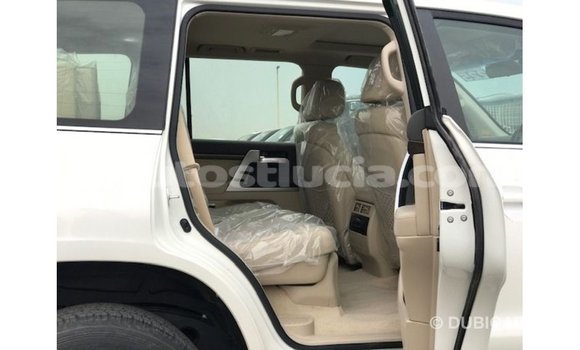 Acheter Import Voiture Toyota Land Cruiser Blanc à Import - Dubai, Anse-la-Raye Acheter Import Voiture Toyota Land Cruiser Blanc à Import - Dubai, Anse-la-Raye