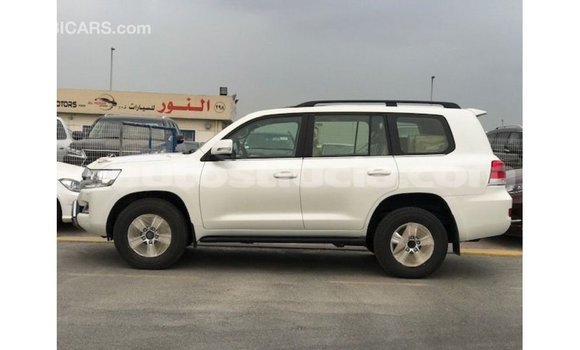 Acheter Import Voiture Toyota Land Cruiser Blanc à Import - Dubai, Anse-la-Raye Acheter Import Voiture Toyota Land Cruiser Blanc à Import - Dubai, Anse-la-Raye