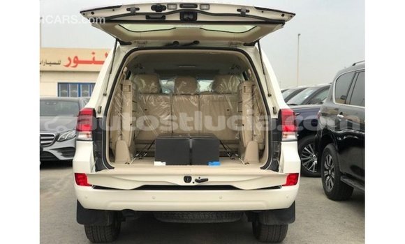 Acheter Import Voiture Toyota Land Cruiser Blanc à Import - Dubai, Anse-la-Raye Acheter Import Voiture Toyota Land Cruiser Blanc à Import - Dubai, Anse-la-Raye