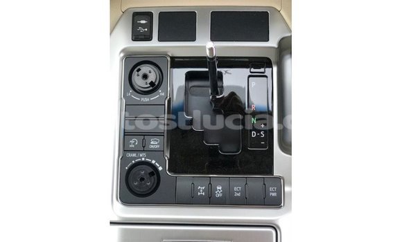 Acheter Import Voiture Toyota Land Cruiser Blanc à Import - Dubai, Anse-la-Raye Acheter Import Voiture Toyota Land Cruiser Blanc à Import - Dubai, Anse-la-Raye