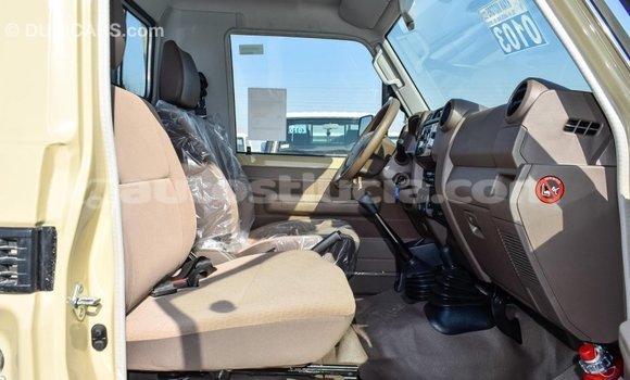 Acheter Import Voiture Toyota Land Cruiser Beige à Import - Dubai, Anse-la-Raye Acheter Import Voiture Toyota Land Cruiser Beige à Import - Dubai, Anse-la-Raye