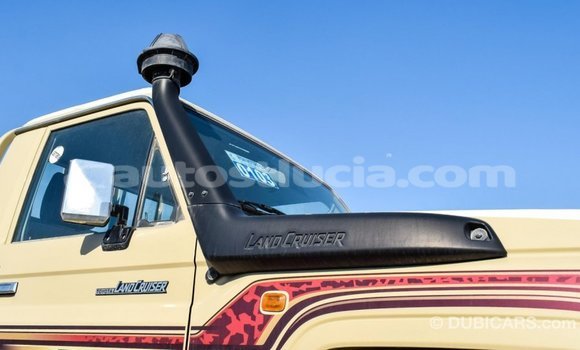 Acheter Import Voiture Toyota Land Cruiser Beige à Import - Dubai, Anse-la-Raye Acheter Import Voiture Toyota Land Cruiser Beige à Import - Dubai, Anse-la-Raye