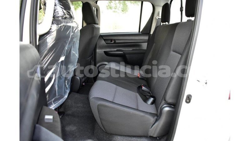 Big with watermark toyota hilux anse la raye import dubai 3010