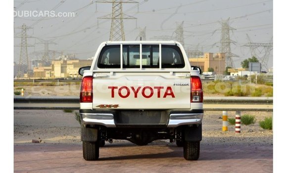 Acheter Import Voiture Toyota Hilux Blanc à Import - Dubai, Anse-la-Raye Acheter Import Voiture Toyota Hilux Blanc à Import - Dubai, Anse-la-Raye
