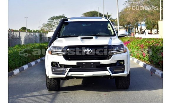 Acheter Import Voiture Toyota Land Cruiser Blanc à Import - Dubai, Anse-la-Raye Acheter Import Voiture Toyota Land Cruiser Blanc à Import - Dubai, Anse-la-Raye