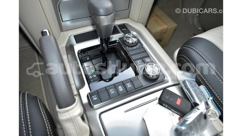Big with watermark toyota land cruiser anse la raye import dubai 3015